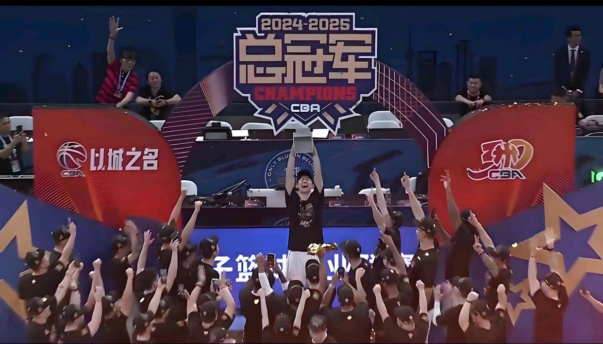 包含今夜西甲传出新动向，广厦男篮完成体检，管理层表态——气氛紧张，纪律约束更严格的词条