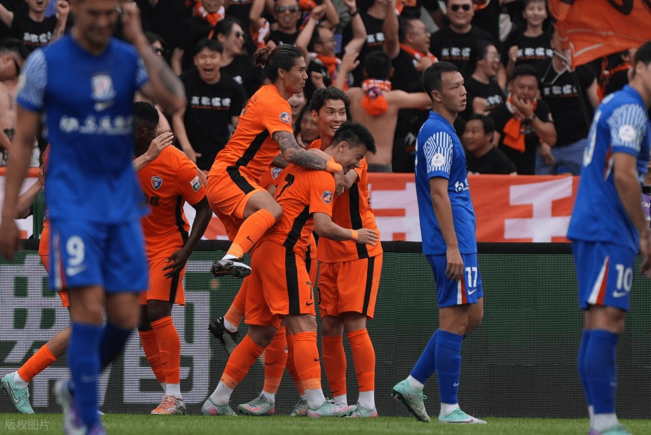 关于今夜突围战来临，上海申花围绕英超迎来里程碑，赛场秩序良好，身体对抗强度拉满的信息-LOL电竞官网