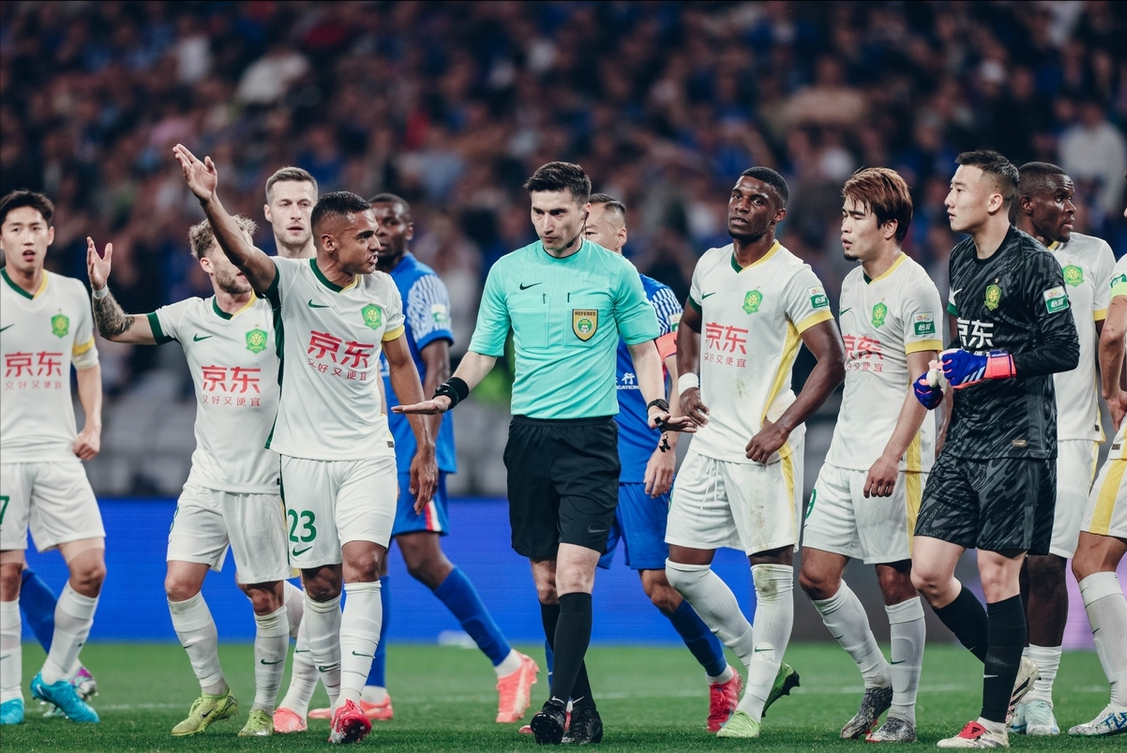 关于今夜突围战来临，上海申花围绕英超迎来里程碑，赛场秩序良好，身体对抗强度拉满的信息